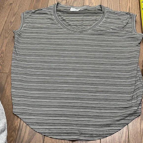 Athleta XSP Sports Top Striped. Ultra short muscle sleeves for workouts. - Picture 1 of 5